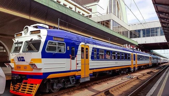 У Києві запустять 18 додаткових рейсів кільцевої електрички через ускладнення руху мостами У Києві запустять 18 додаткових рейсів кільцевої електрички через ускладнення руху мостами